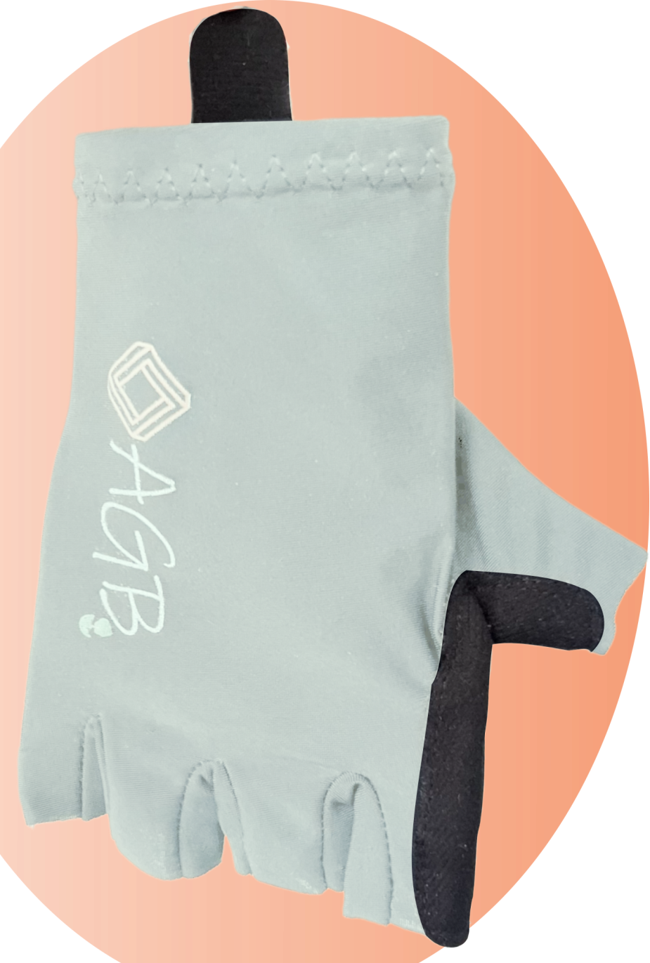 Guantes de ciclismo blancos de dedos cortos, diseñados para alta transpirabilidad y agarre antideslizante.