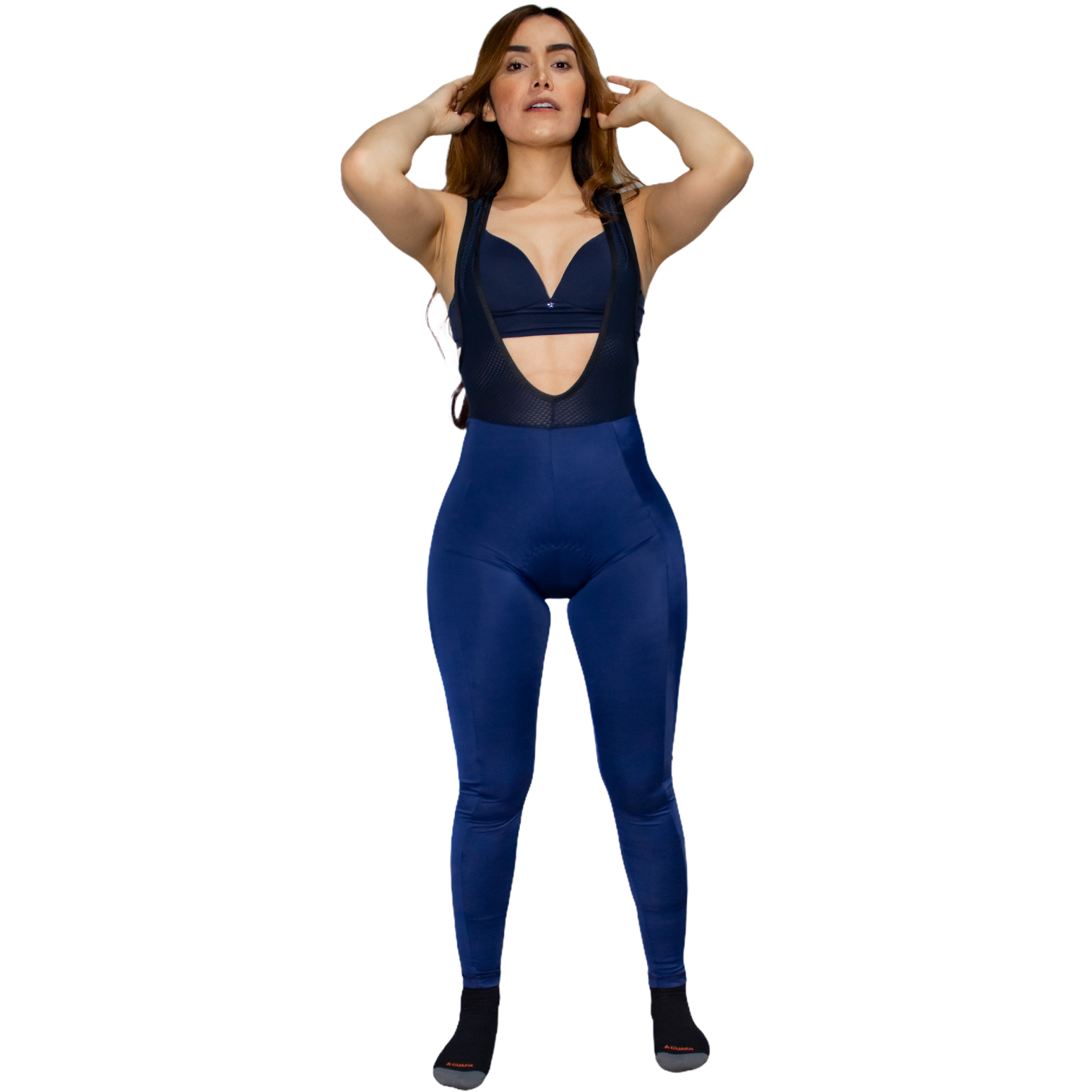 Modelo vistiendo licra larga de ciclismo azul para mujer con tirantes en malla de la línea clásica de A Guapa Bike.