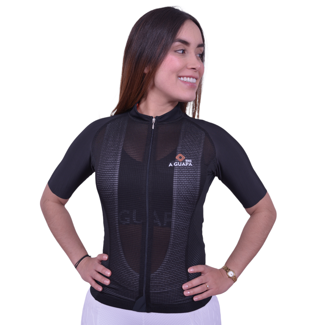 Jersey de ciclismo Pro negro para dama vista frontal con cremallera completa de A Guapa Bike.