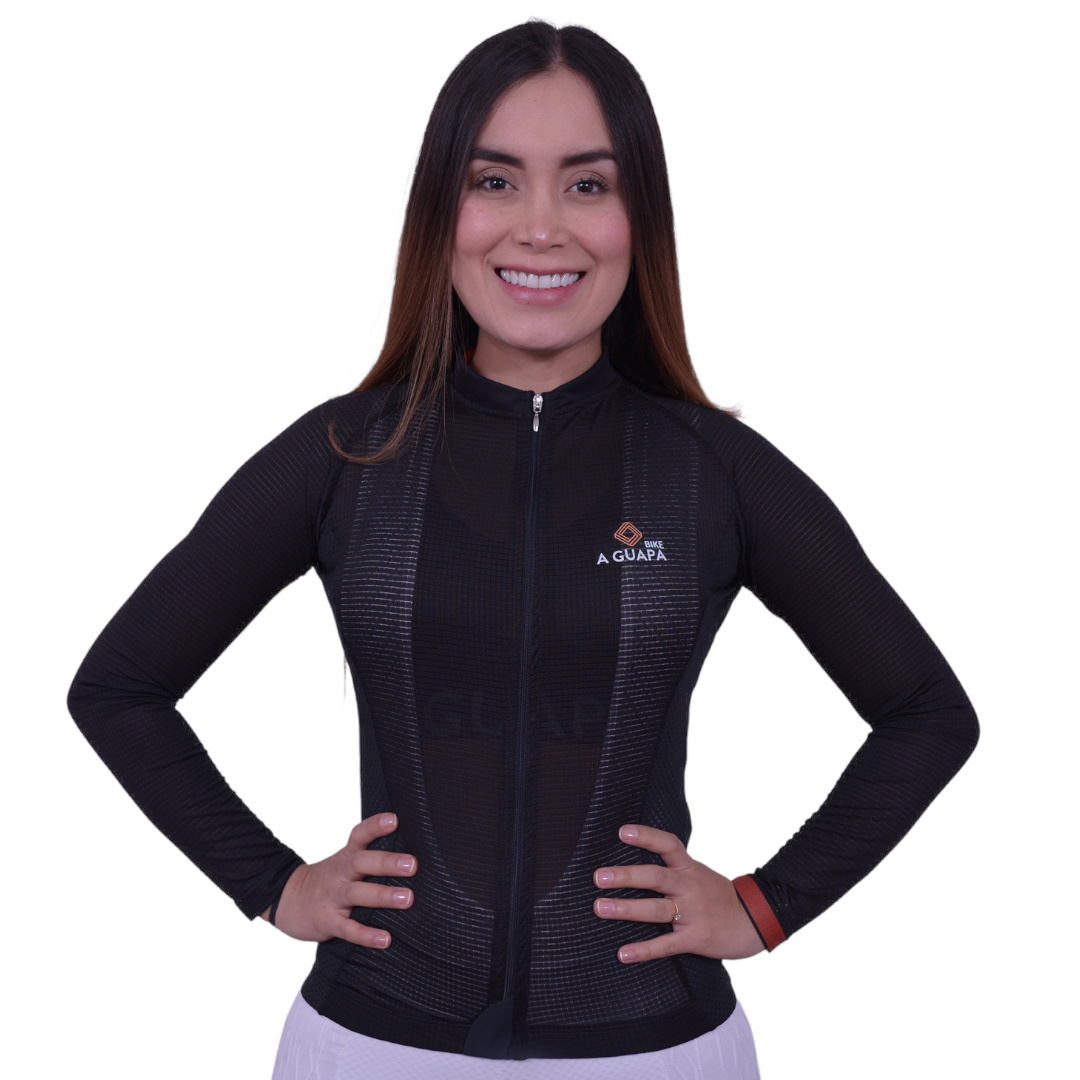 Jersey de ciclismo Pro negro para dama vista frontal con cremallera completa de A Guapa Bike.