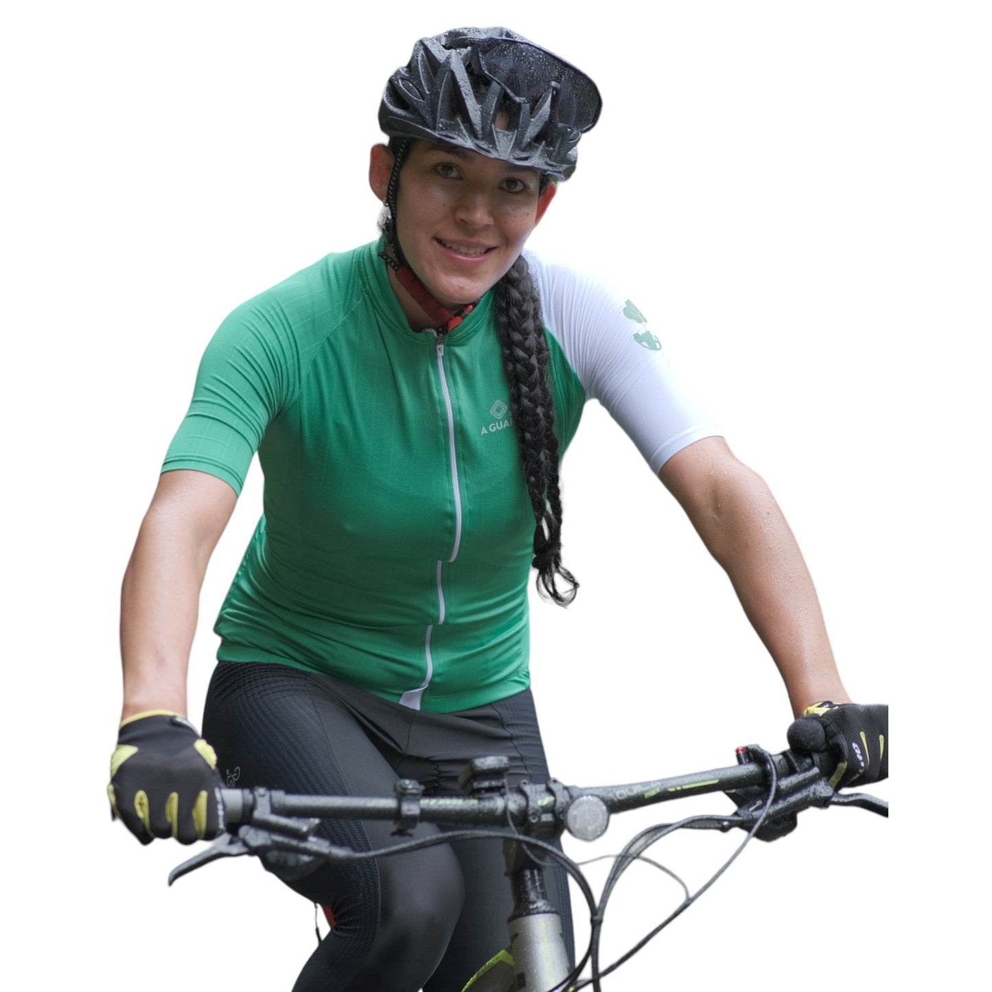 Ciclista en ruta luciendo el jersey de ciclismo Pro verde eco para dama de A Guapa Bike.