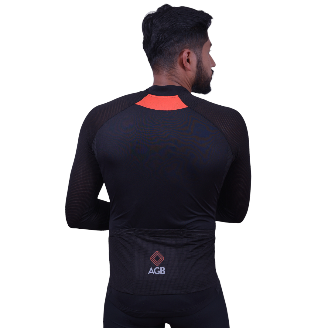 Jersey de ciclismo Pro negro para hombre vista posterior con bolsillos y punto reflectivo de A Guapa Bike.