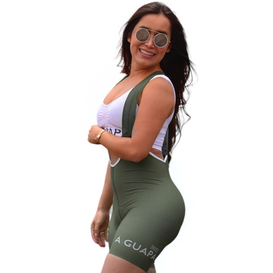 Licra corta de ciclismo para mujer verde menta Pro Max de perfil en estudio