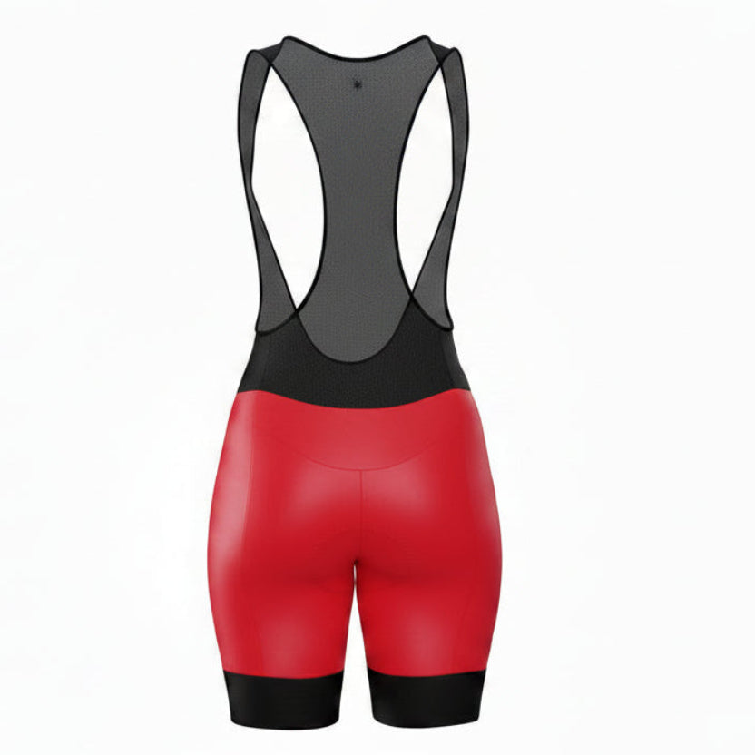 Licra corta de ciclismo roja para mujer vista trasera con corte en media luna para moldear la cola de A Guapa Bike.