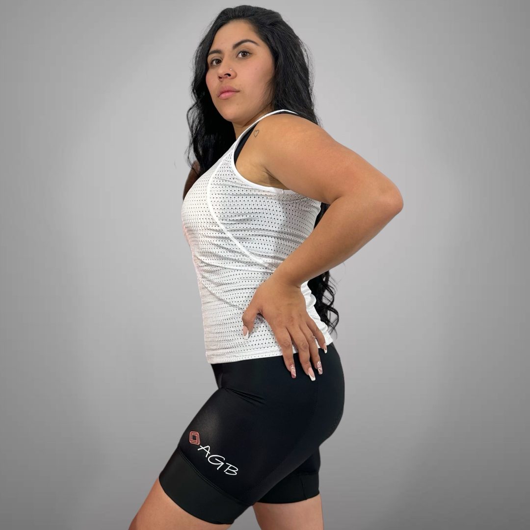 Licra corta de ciclismo Gravel negra para mujer .tela diferenciada de A Guapa Bike.