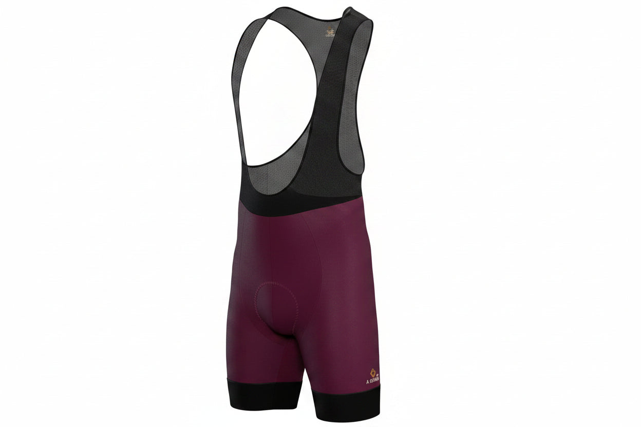 Licra corta de ciclismo vinotinto en tela grabada para hombre de la línea Pro con banda siliconada de A Guapa Bike.
