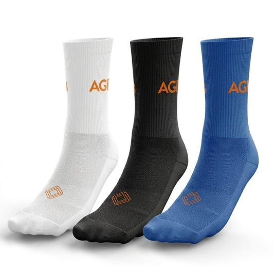 Colección de medias para ciclismo unisex talla única en colores azul, negro y blanco de A Guapa Bike.